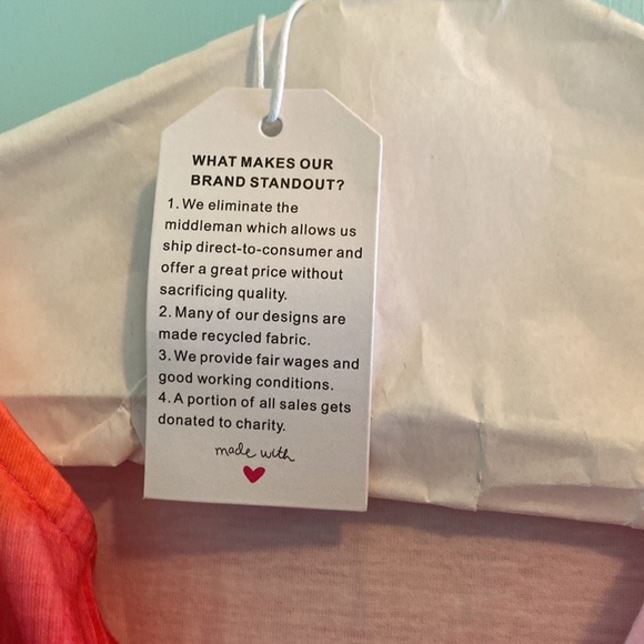 3/4 sleeves. Very soft material - Picture 2 of 3